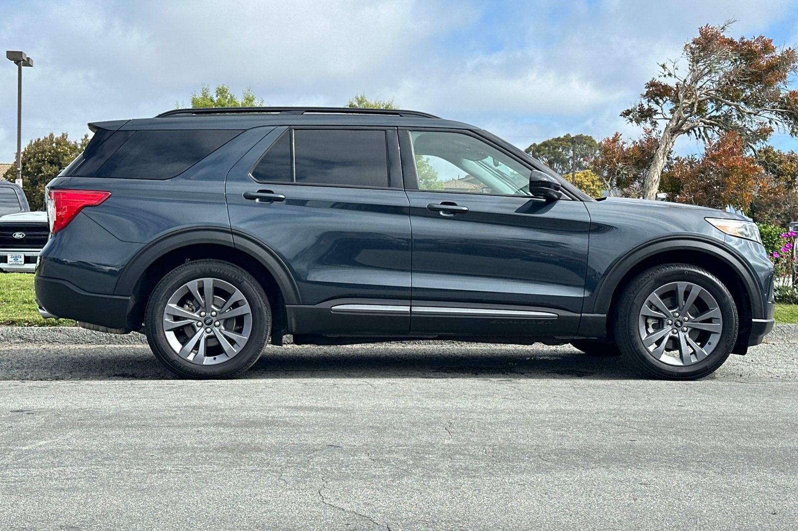 Used 2023 Ford Explorer XLT w/ Equipment Group 202A AWD/4WD image 6
