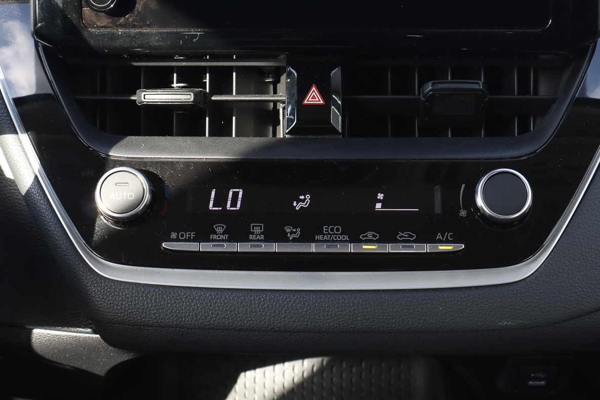 Used 2025 Toyota Corolla LE FWD image 11