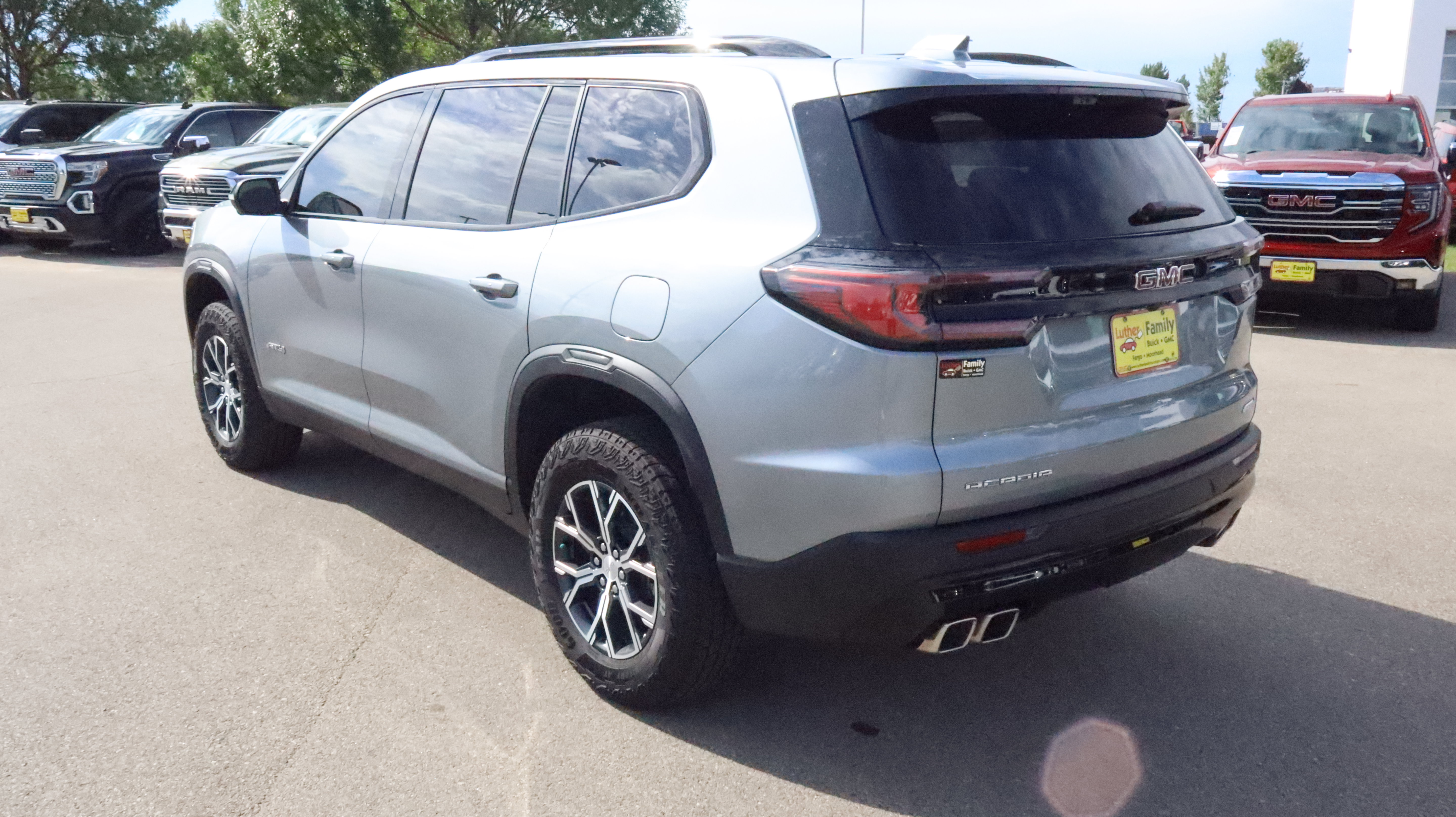 Used 2026 GMC Acadia AT4 w/ LPO, Floor Liner Package AWD/4WD image 5