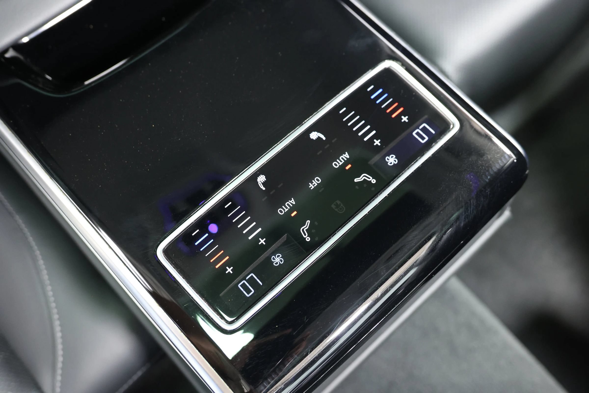 Used 2023 Audi S8 w/ S8 Comfort Plus Package AWD/4WD image 75