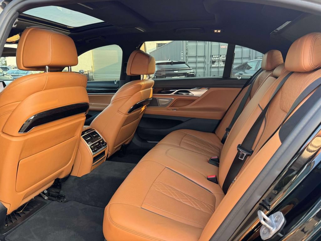 Used 2019 BMW 750i xDrive w/ Executive Package AWD/4WD image 14