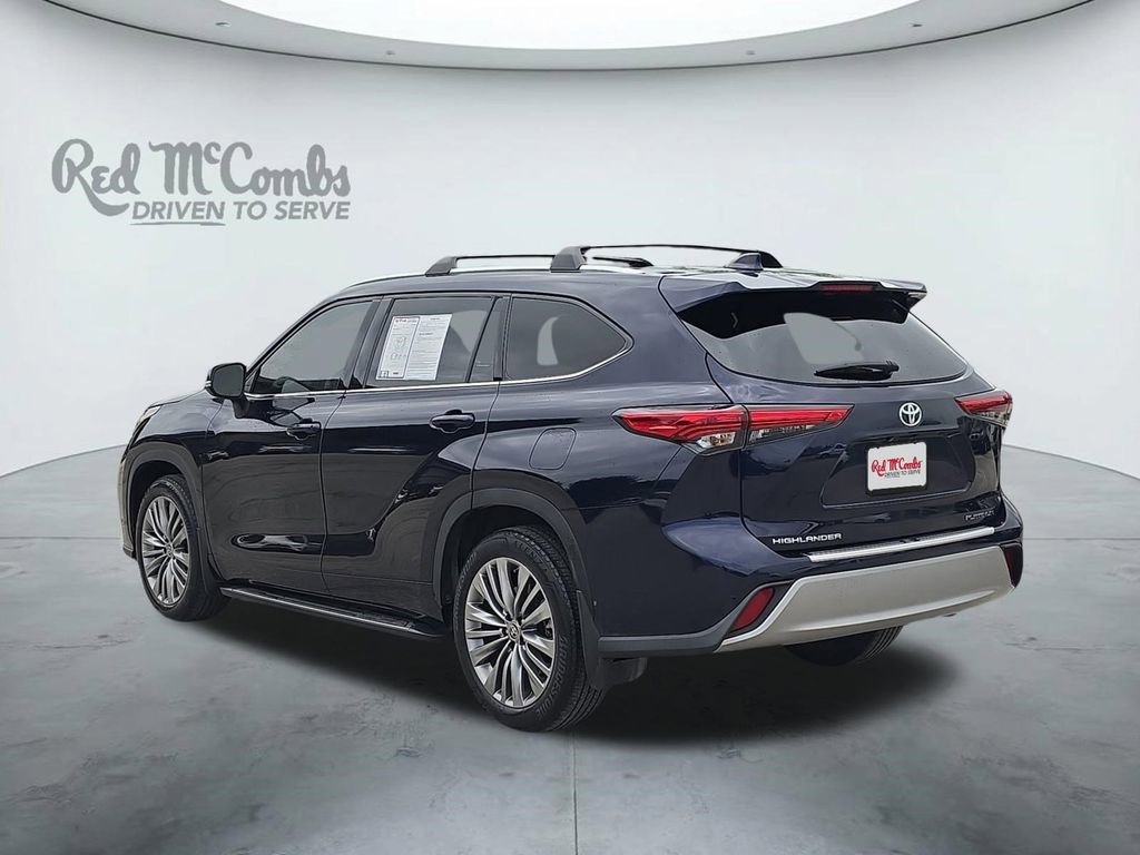 Used 2020 Toyota Highlander Platinum FWD image 3