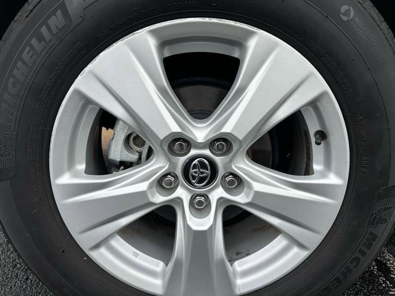 Used 2020 Toyota RAV4 XLE w/ Convenience Package image 27