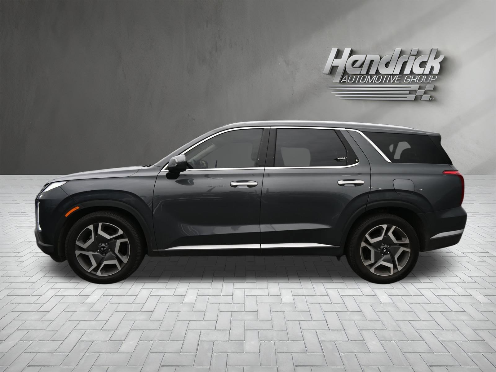 Used 2023 Hyundai Palisade SEL w/ Premium Package FWD image 9