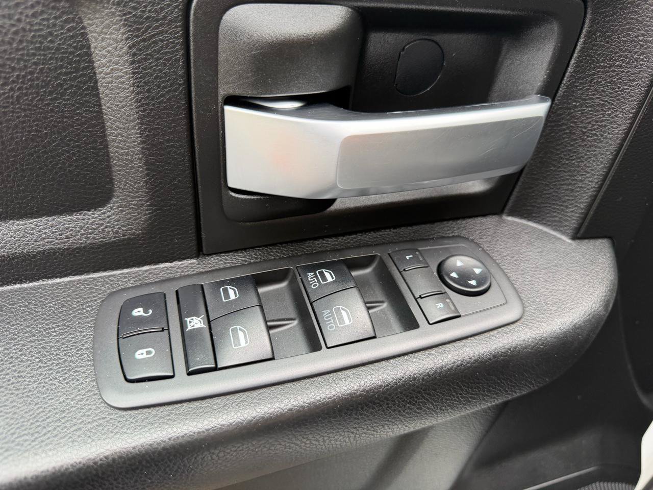 Used 2019 RAM 3500 Tradesman w/ Chrome Appearance Group AWD/4WD image 17