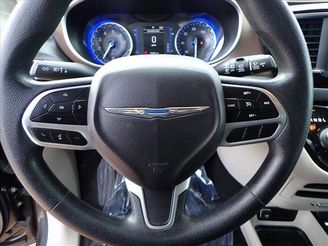 Used 2019 Chrysler Pacifica L image 13