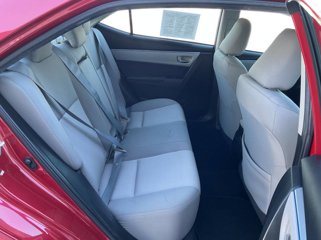 Used 2015 Toyota Corolla LE image 32