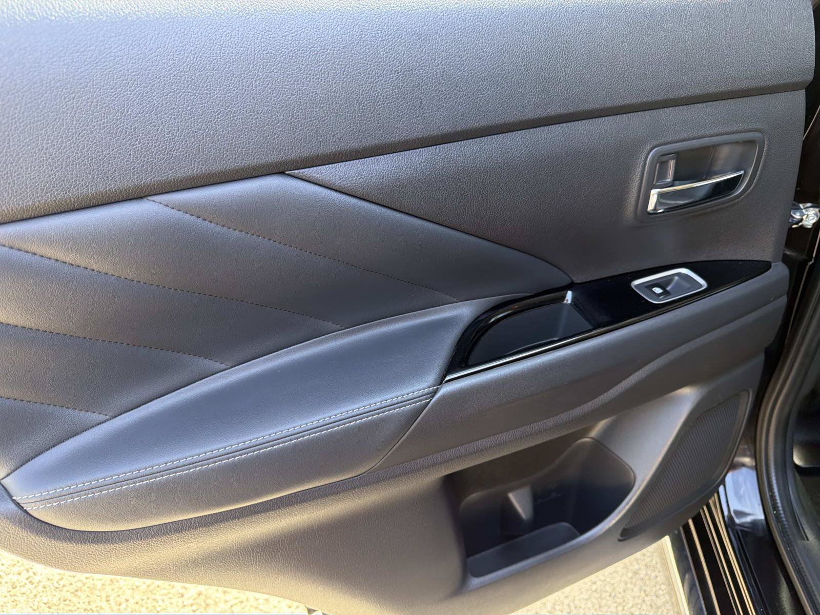 Used 2018 Mitsubishi Outlander SEL AWD/4WD image 9