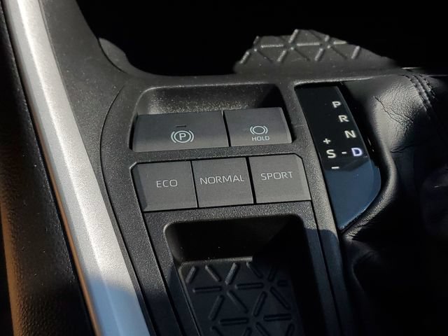 Used 2021 Toyota RAV4 XLE w/ Convenience Package FWD image 30