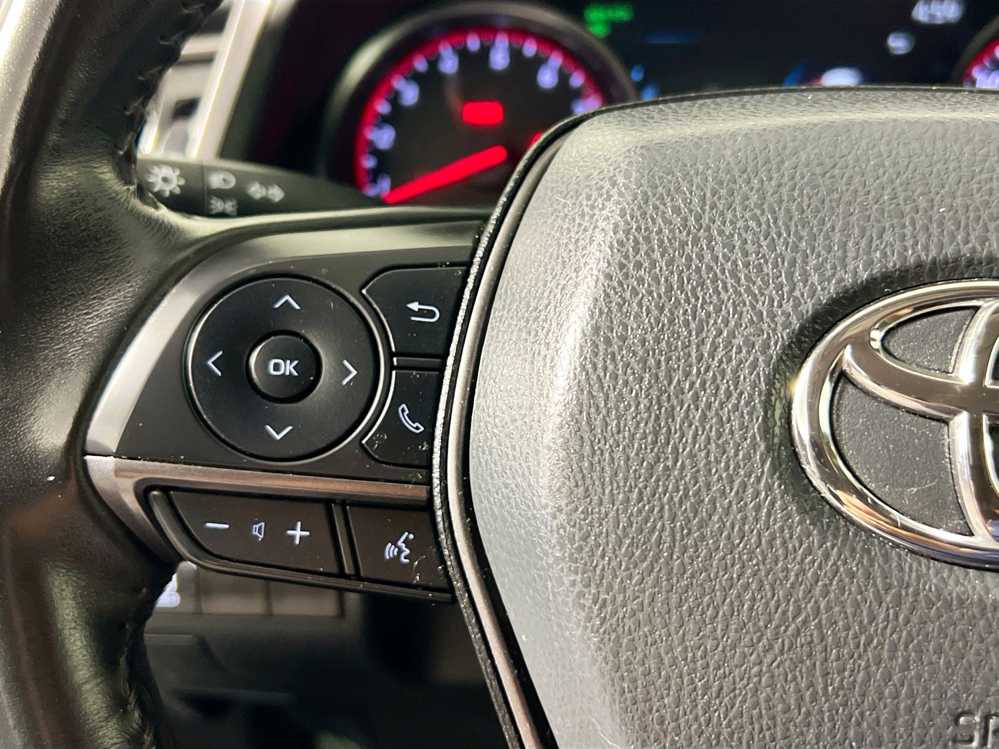 Used 2024 Toyota Camry XSE FWD image 18