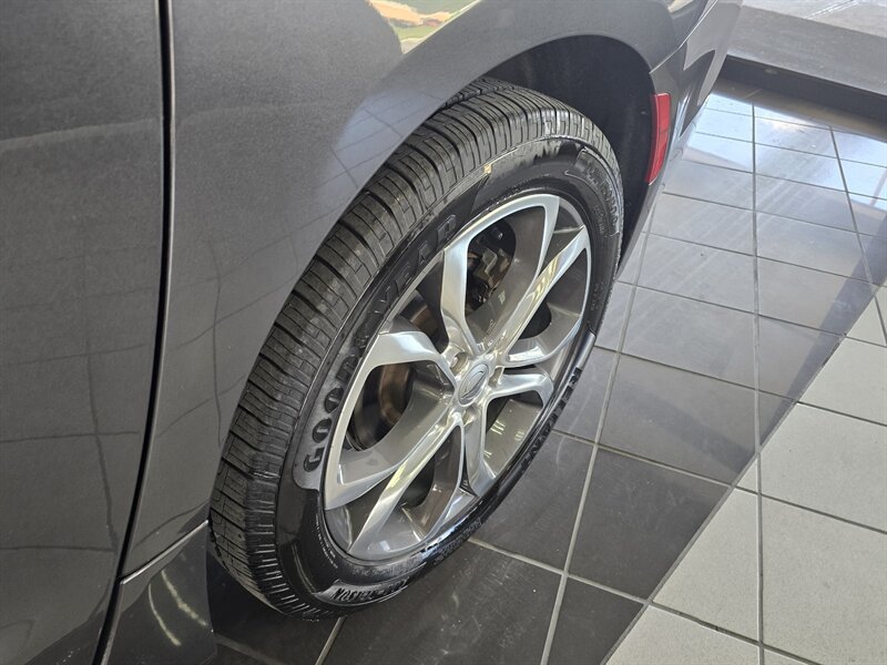 Used 2022 Chrysler Pacifica Pinnacle FWD image 46