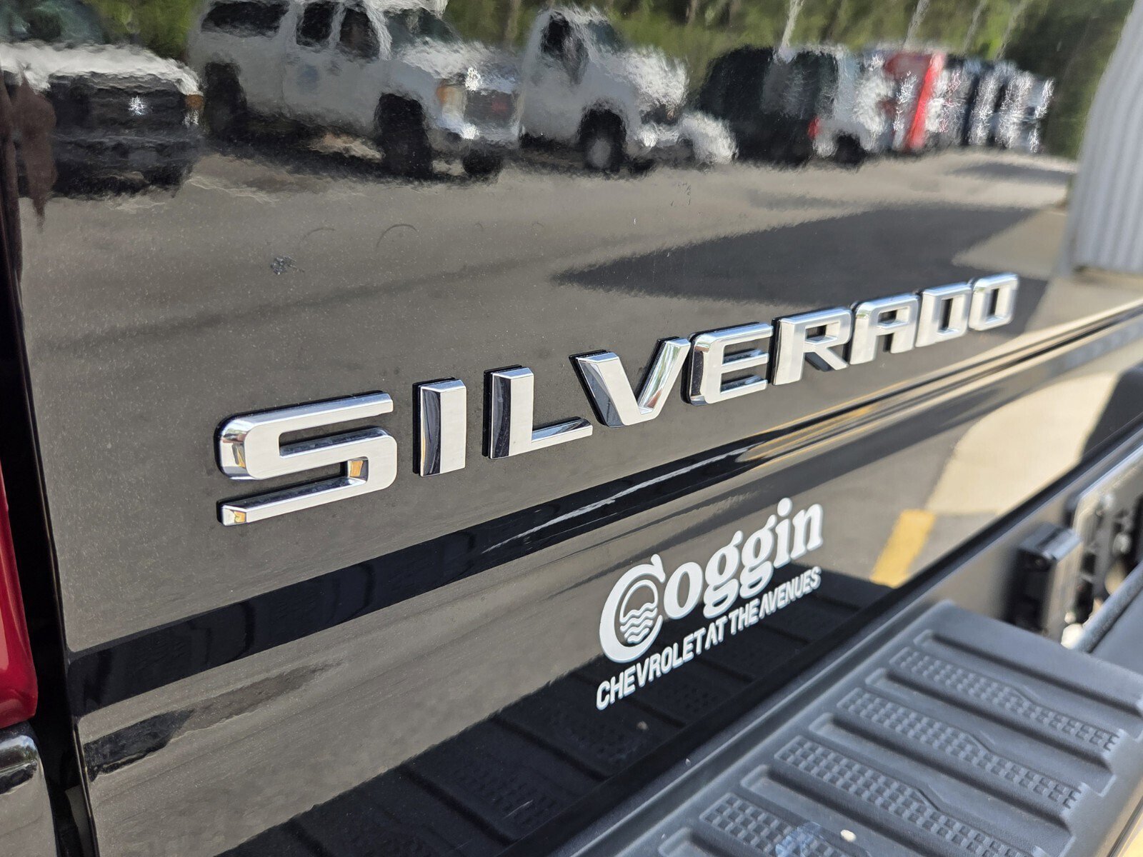 Used 2023 Chevrolet Silverado 2500 High Country w/ Z71 Off-Road Package AWD/4WD image 16