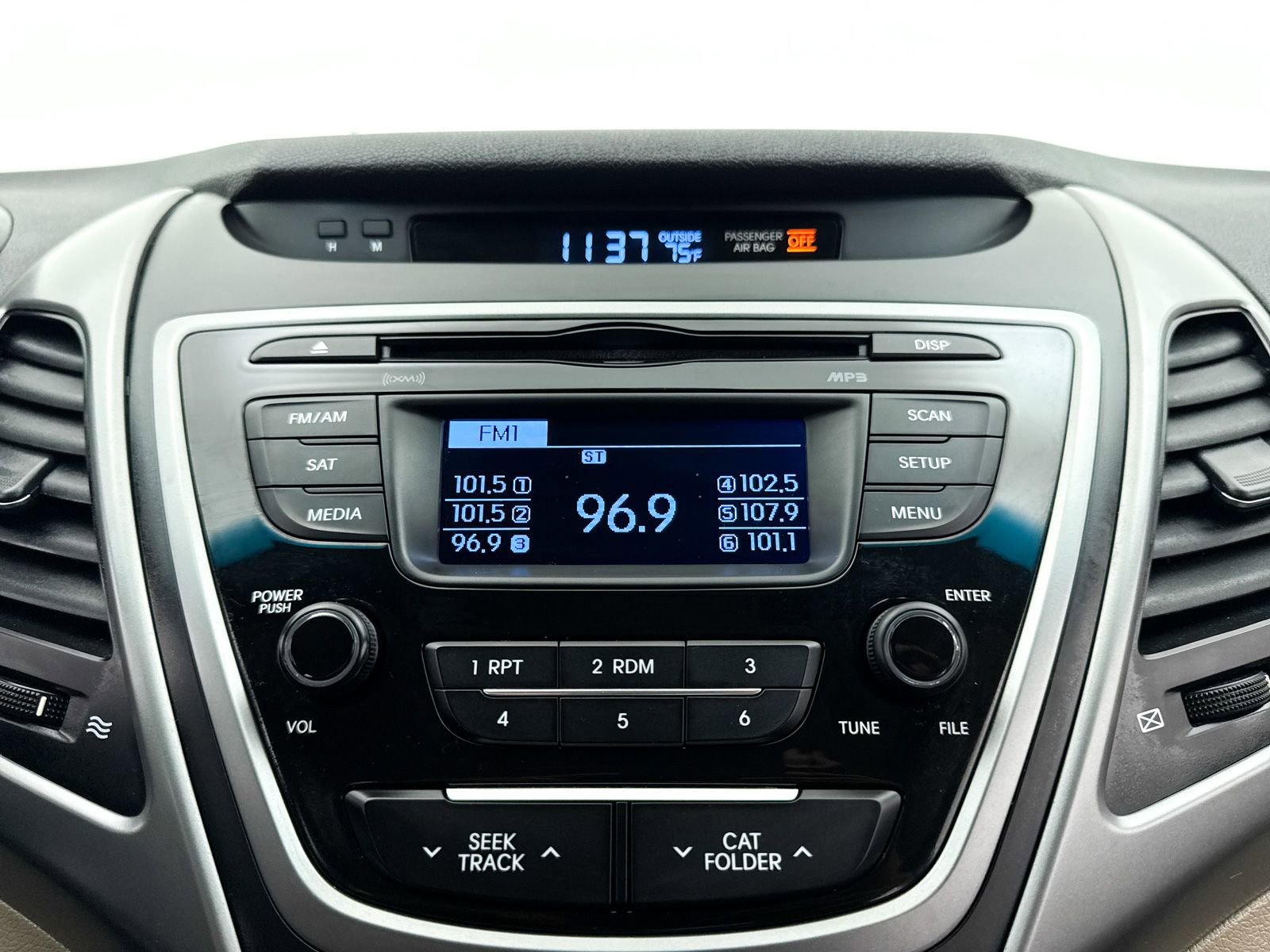 Used 2016 Hyundai Elantra SE image 15