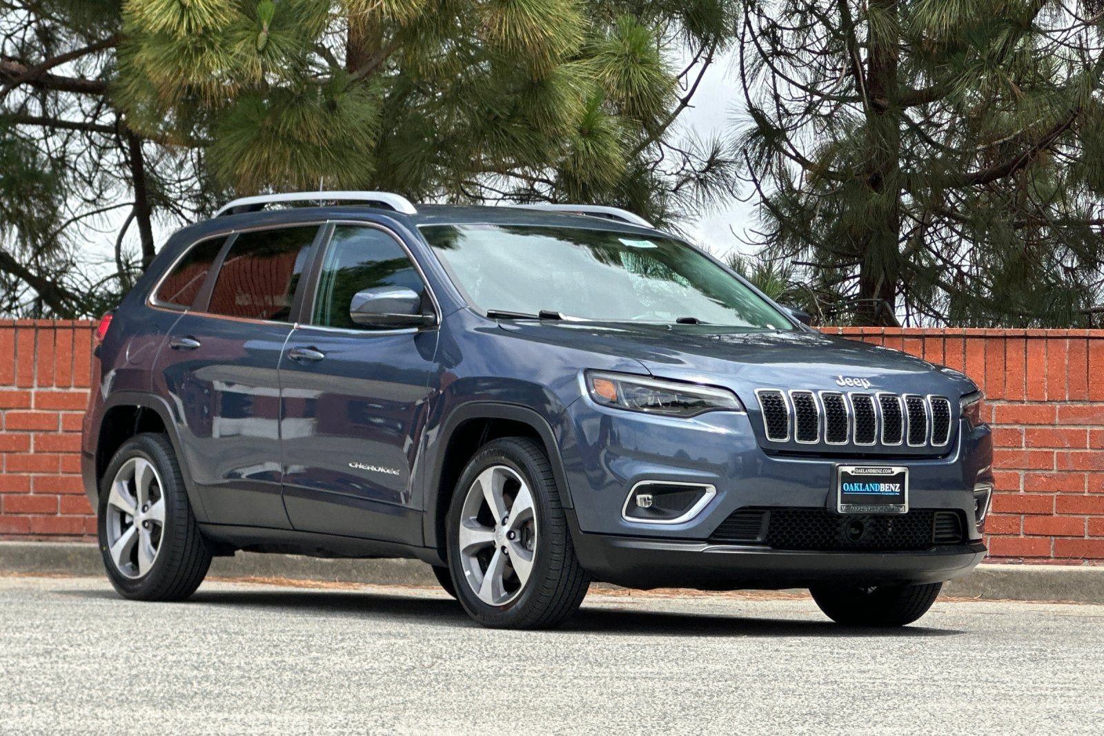 Used 2020 Jeep Cherokee Limited w/ Advanced Safety Group FWD image 2