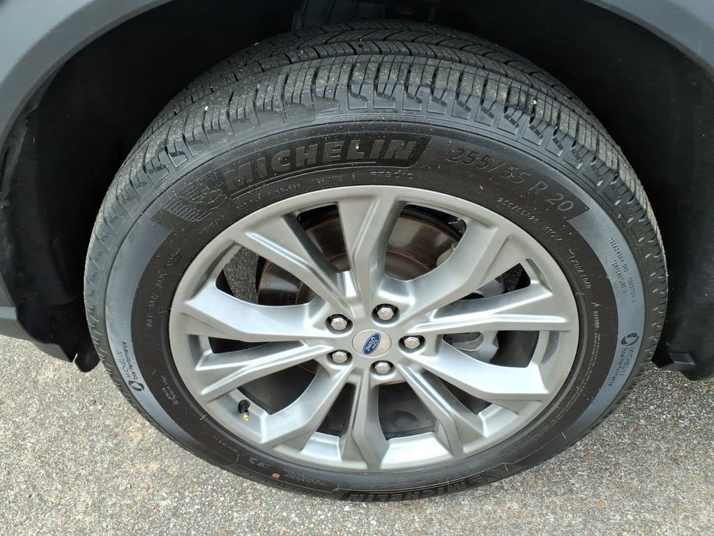 Used 2022 Ford Explorer XLT w/ Equipment Group 202A image 9