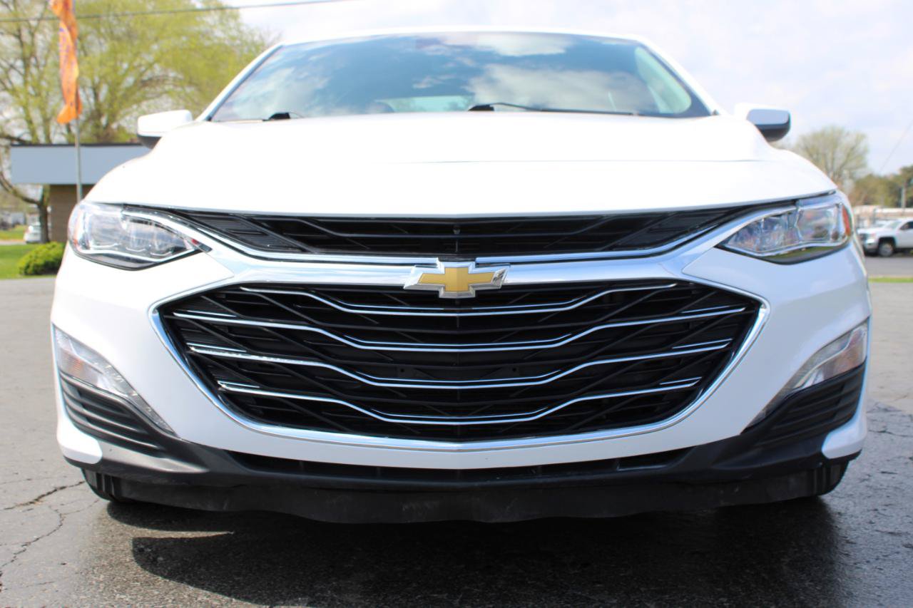 Used 2024 Chevrolet Malibu LT FWD image 2