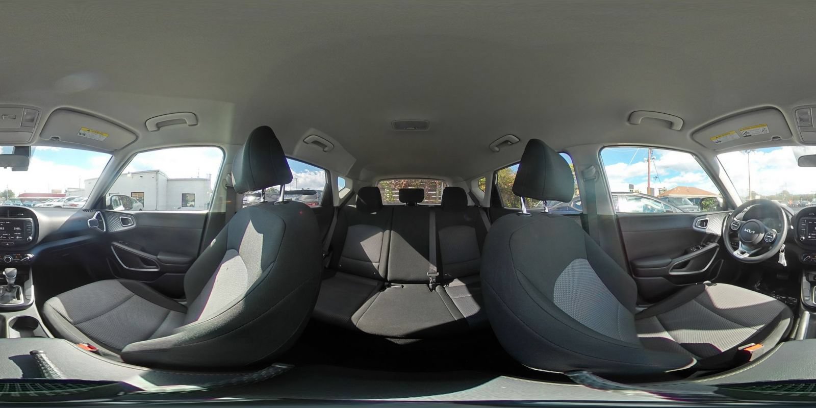Used 2025 Kia Soul LX w/ LX Technology Package FWD image 39