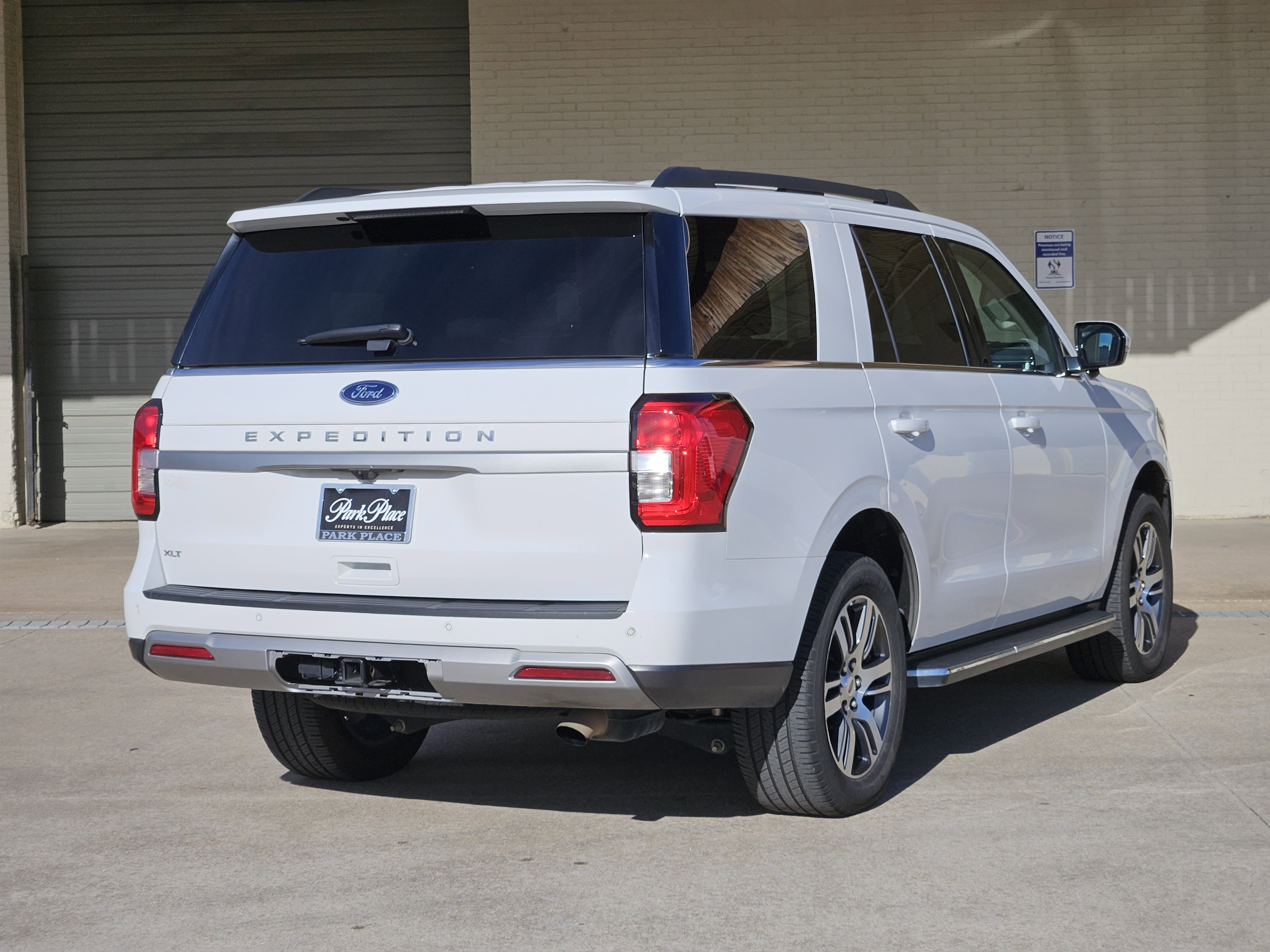 Used 2023 Ford Expedition XLT image 9
