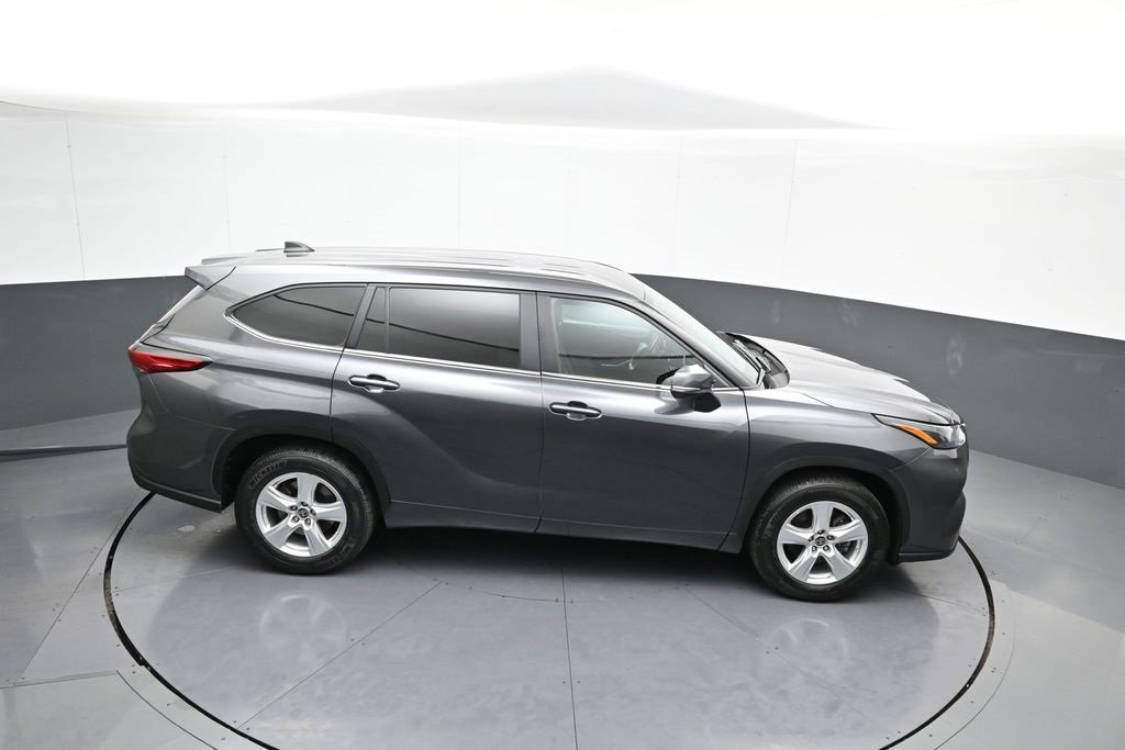 Certified 2023 Toyota Highlander L image 38