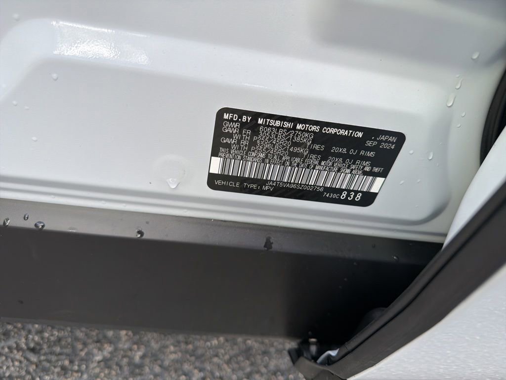 Used 2025 Mitsubishi Outlander 4WD Plug-In Hybrid image 14