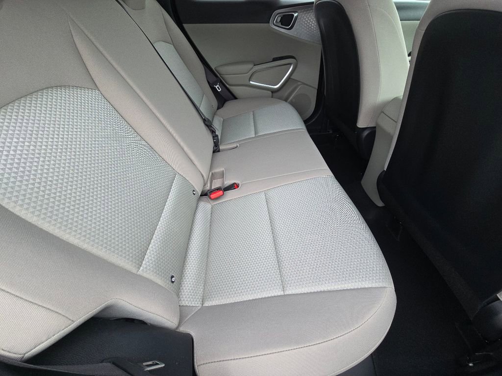 Used 2025 Kia Soul LX image 17