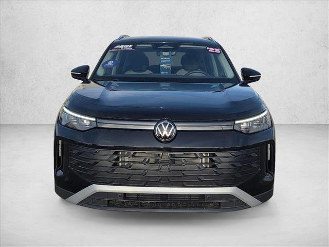 Used 2025 Volkswagen Tiguan S image 2