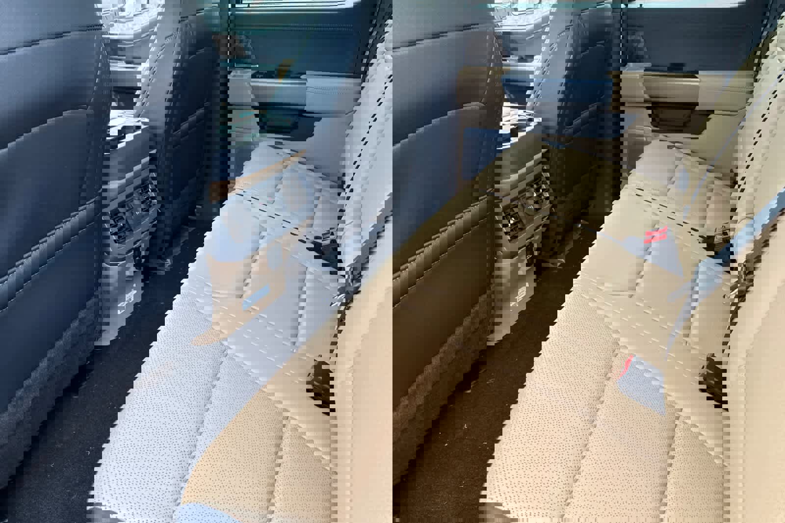 New 2026 Ford F250 Lariat w/ Chrome Package image 10