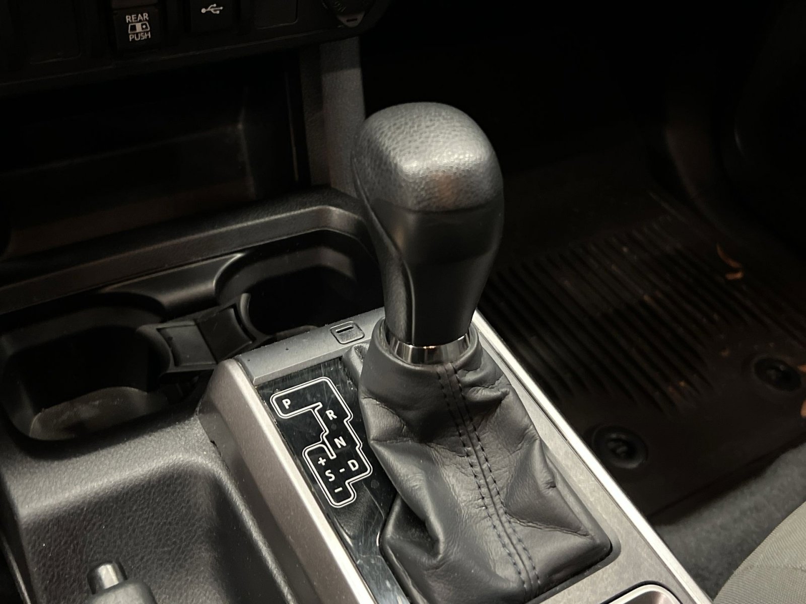 Used 2022 Toyota Tacoma SR5 w/ Technology Package image 18