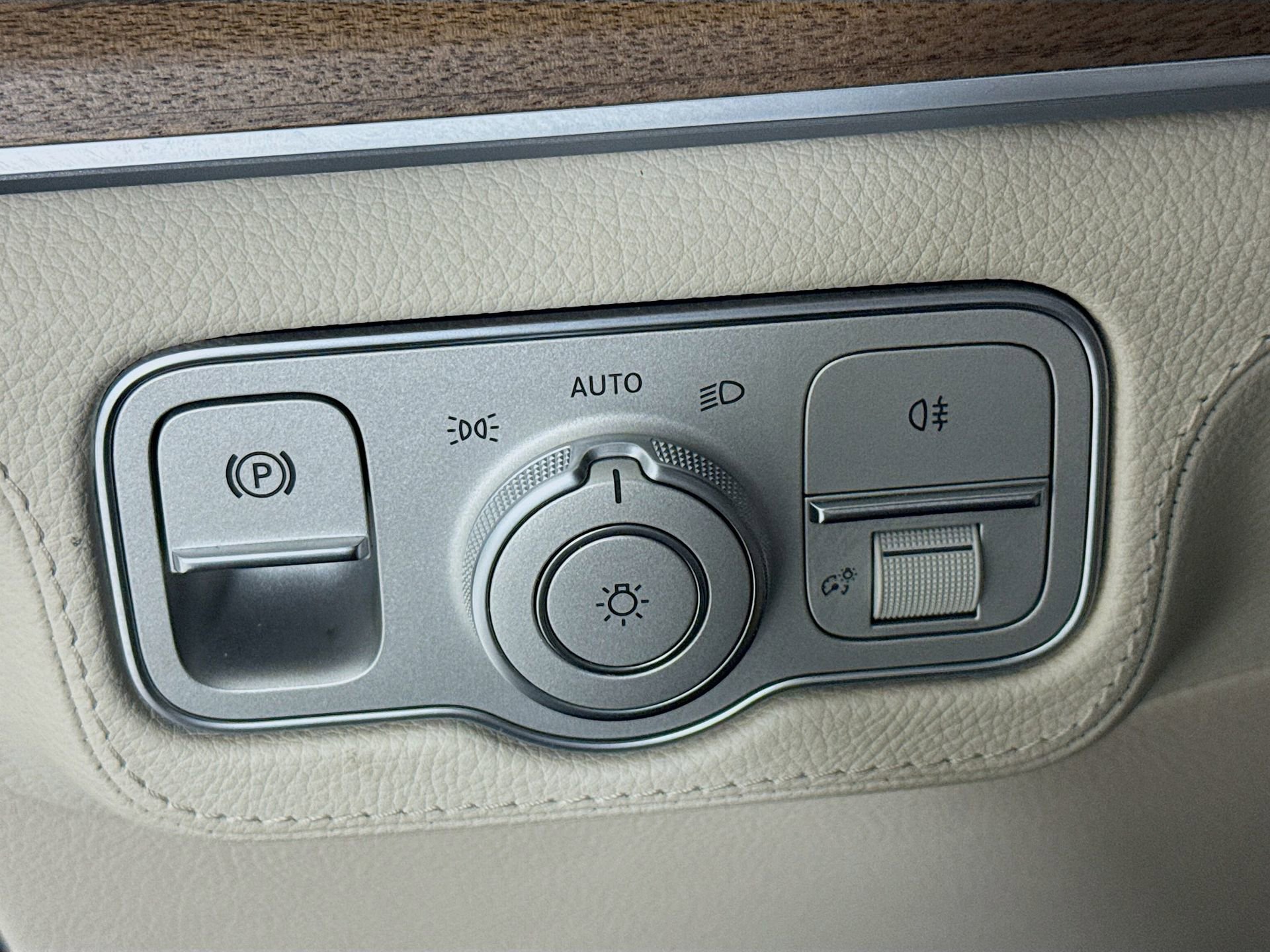 Certified 2024 Mercedes-Benz GLE 450 4MATIC image 11