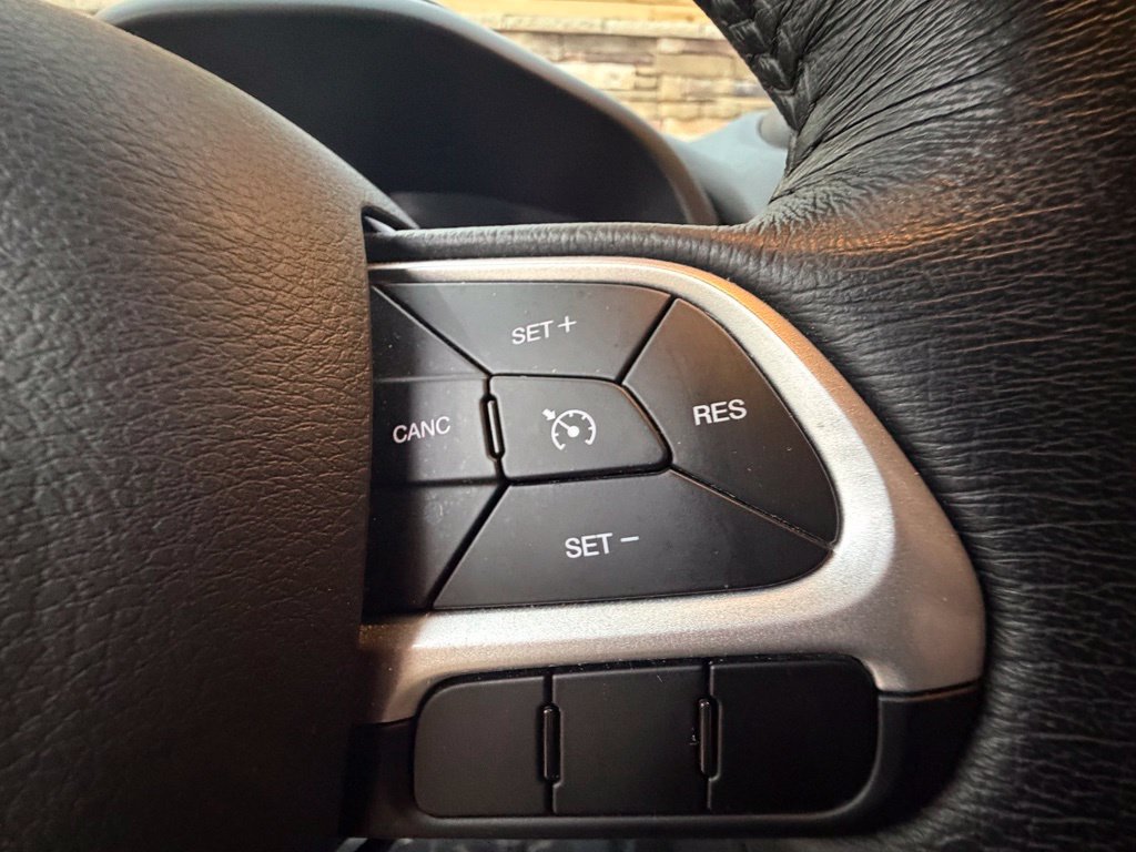 Used 2023 Jeep Renegade Latitude w/ Premium Group AWD/4WD image 40