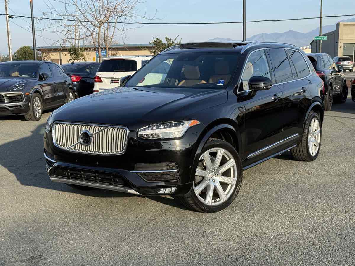 Used 2017 Volvo XC90 T6 Inscription w/ Vision Package image 3