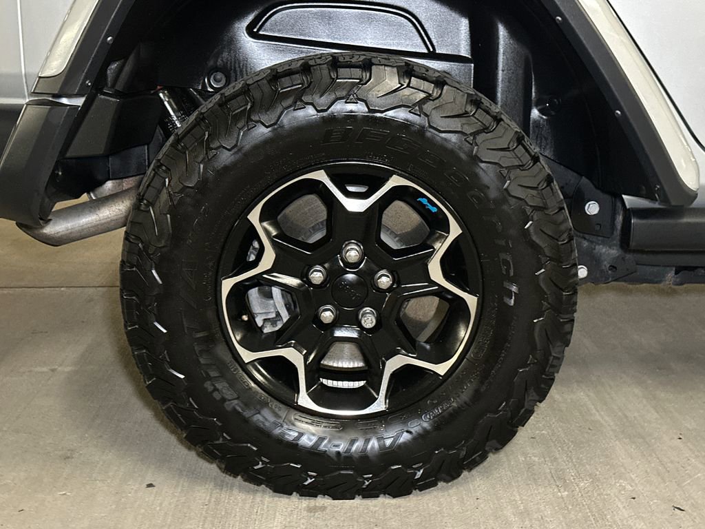 Used 2023 Jeep Wrangler Unlimited Rubicon 4xe w/ Steel Bumper Group AWD/4WD image 8