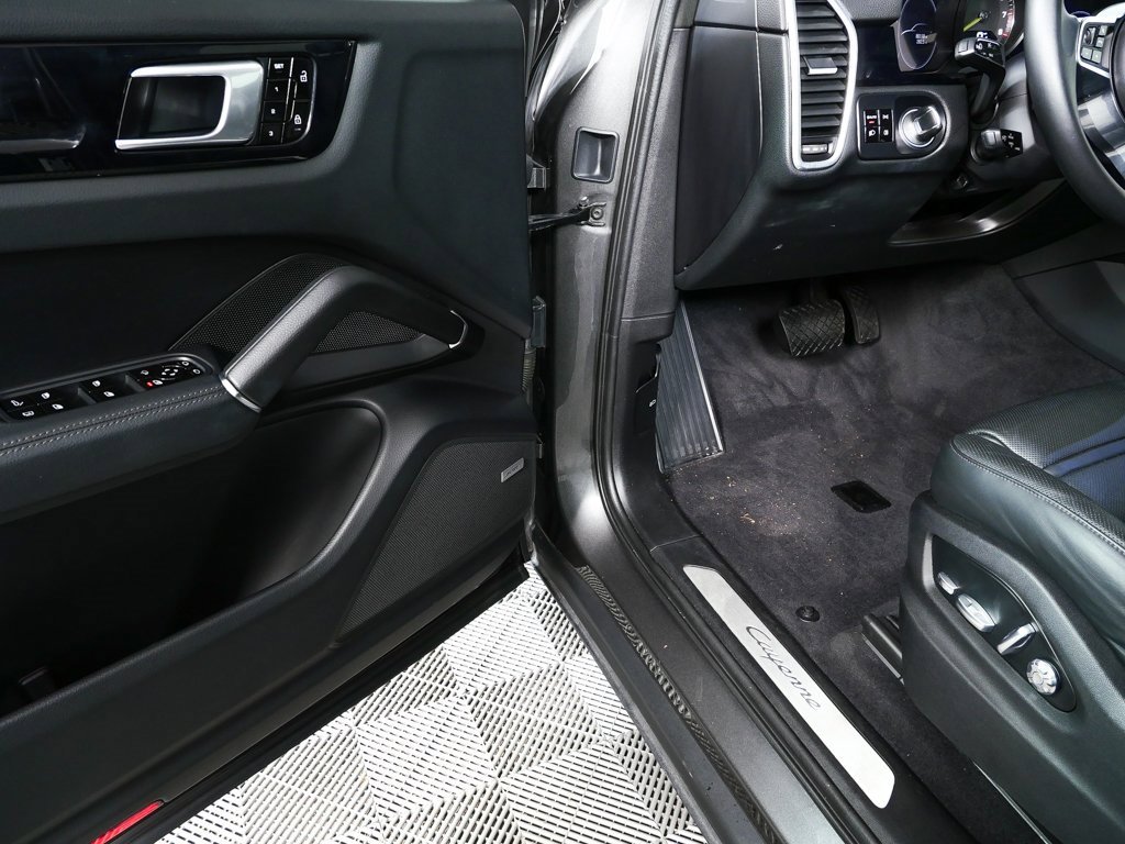 Used 2020 Porsche Cayenne E-Hybrid image 8