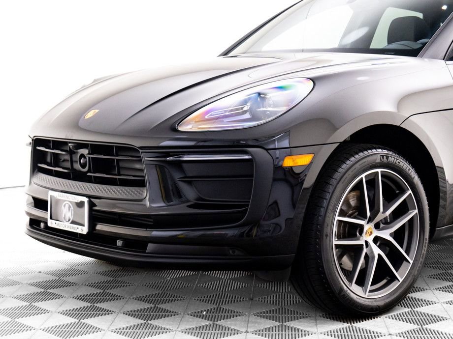 Certified 2025 Porsche Macan image 40