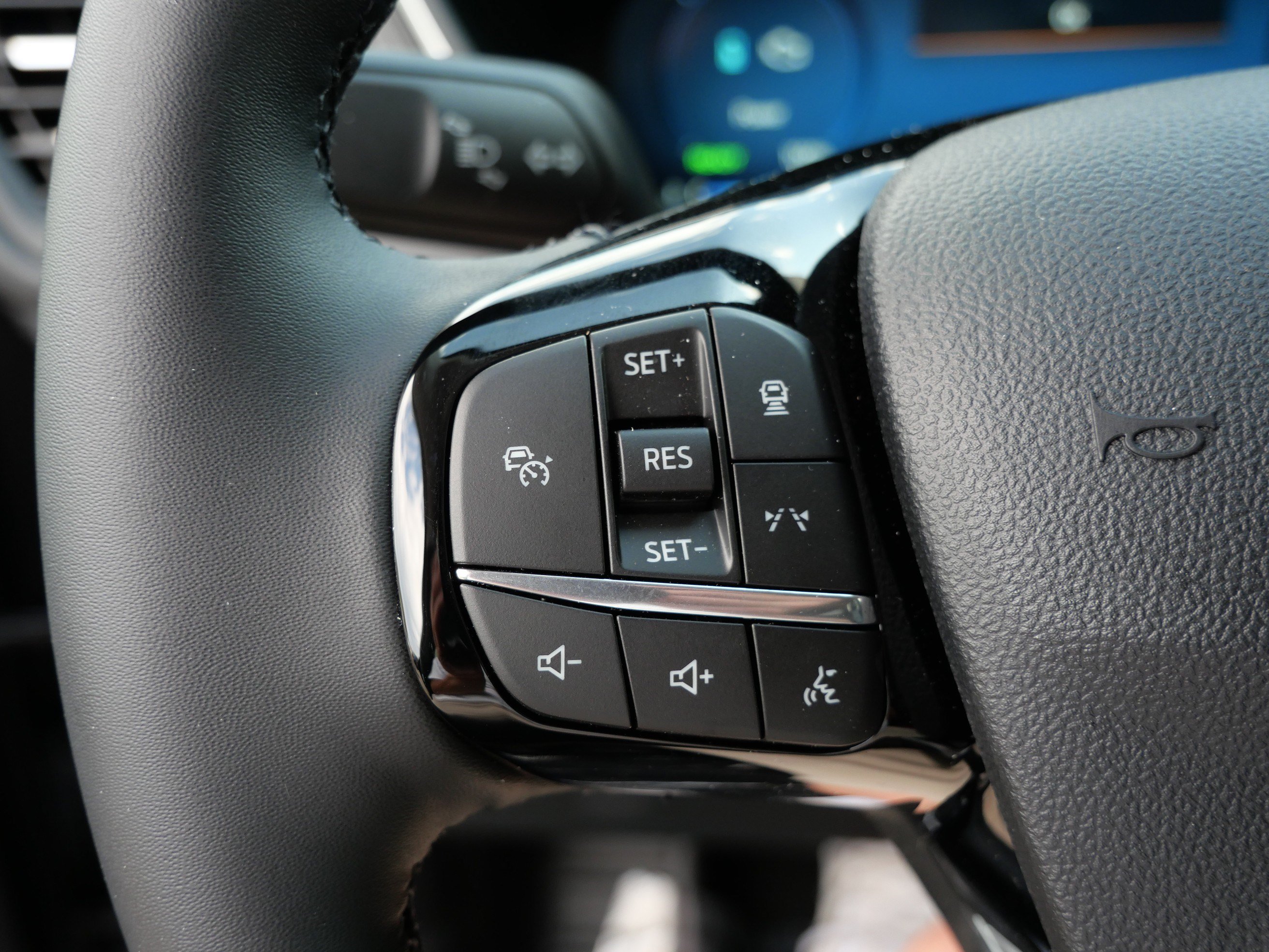 Used 2025 Ford Escape SE w/ PHEV Premium Package FWD image 28
