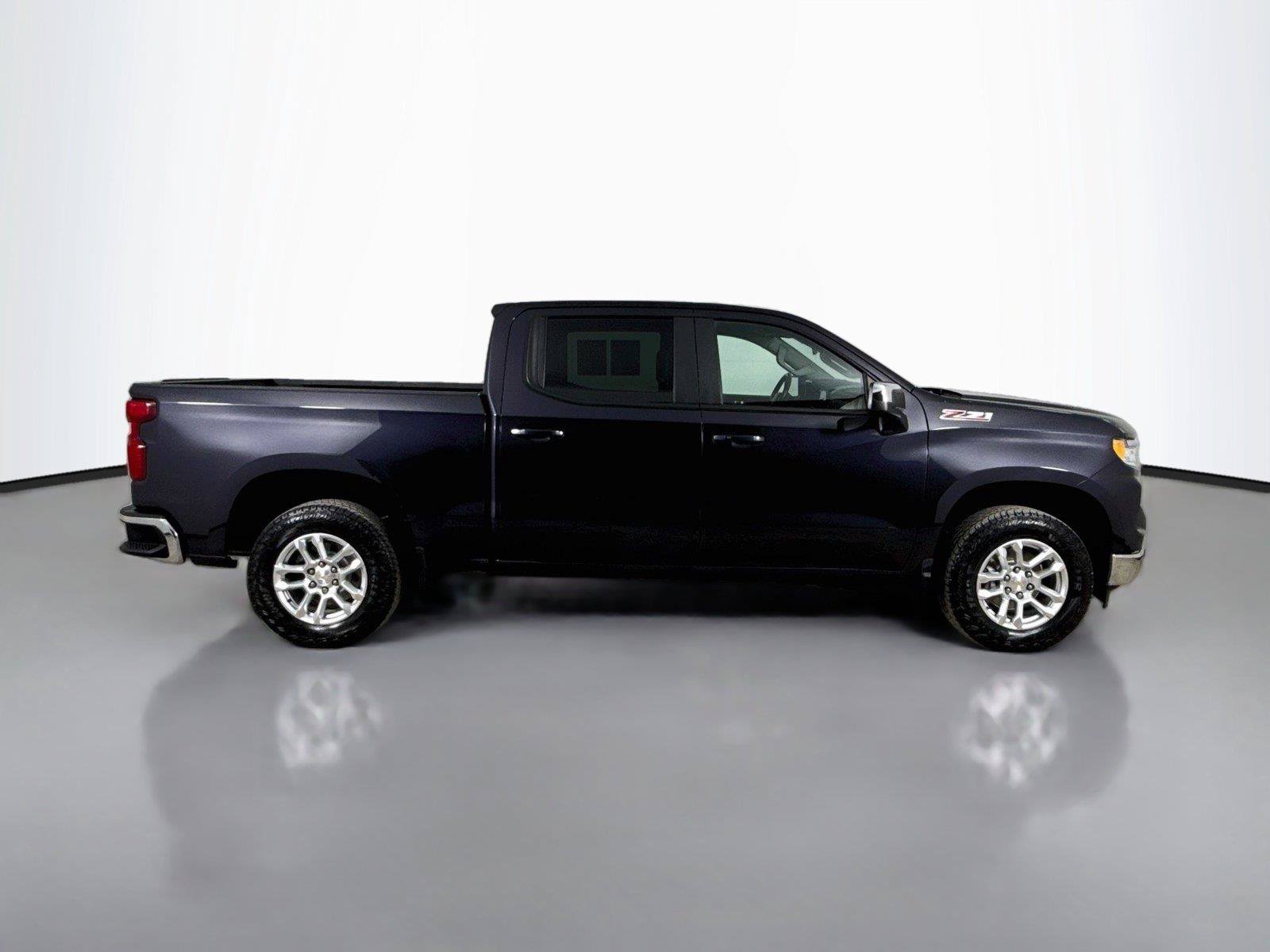 Used 2024 Chevrolet Silverado 1500 LT w/ Z71 Off-Road Package AWD/4WD image 10
