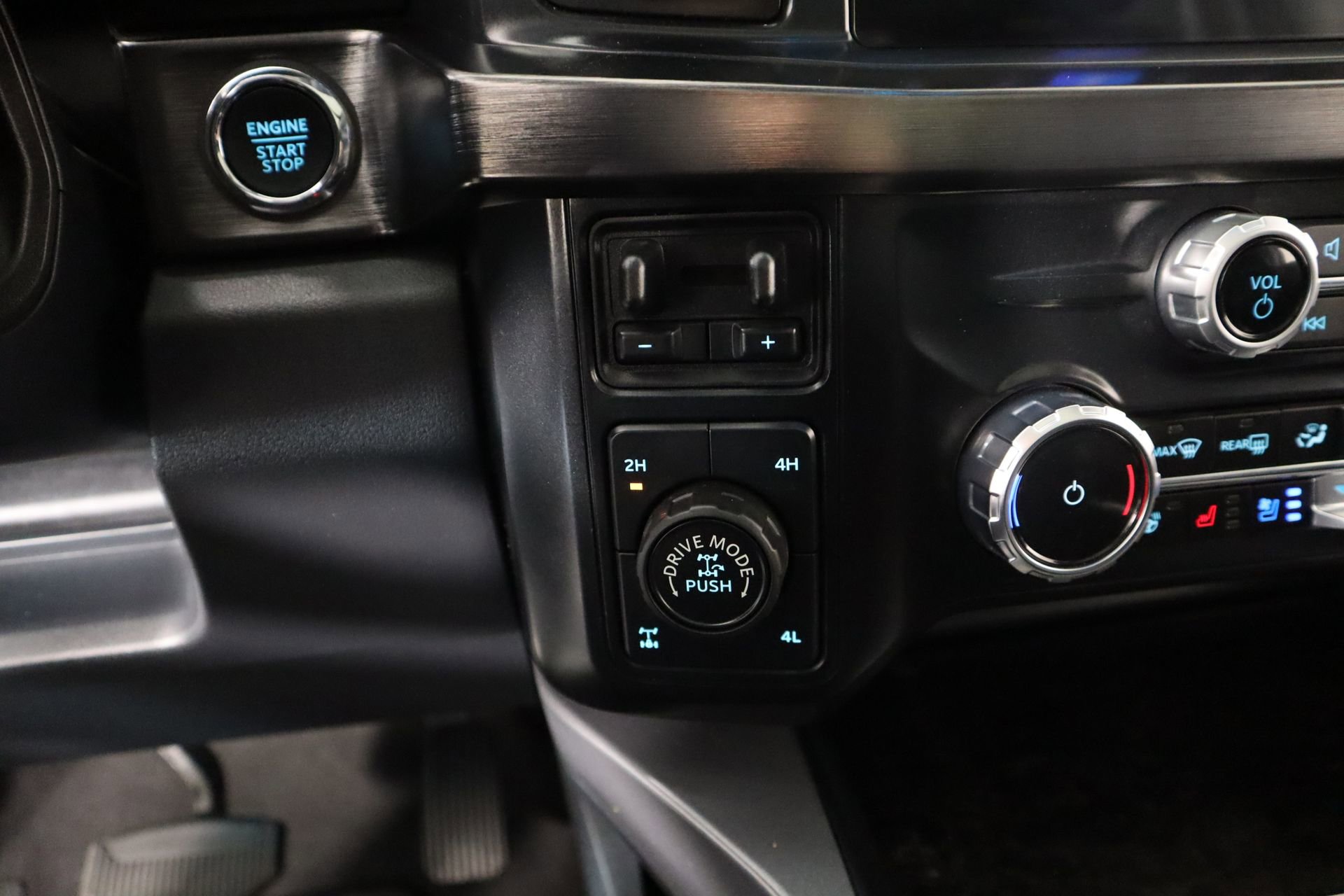 Used 2024 Ford F250 Lariat w/ Lariat Ultimate Package image 9