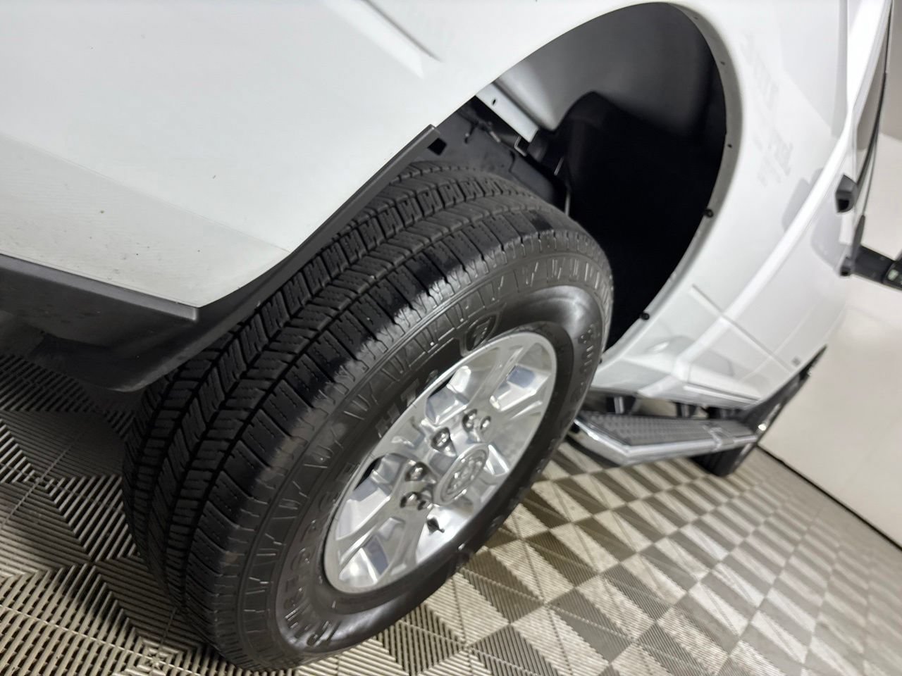 Used 2025 RAM 2500 Big Horn AWD/4WD image 32
