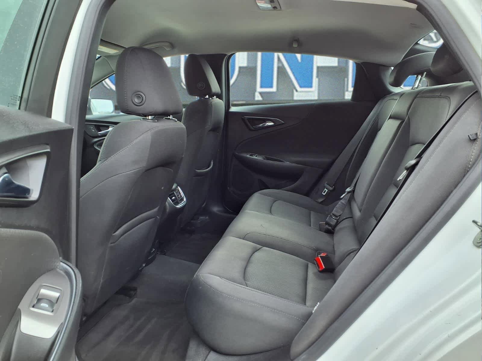 Used 2017 Chevrolet Malibu LT FWD image 9