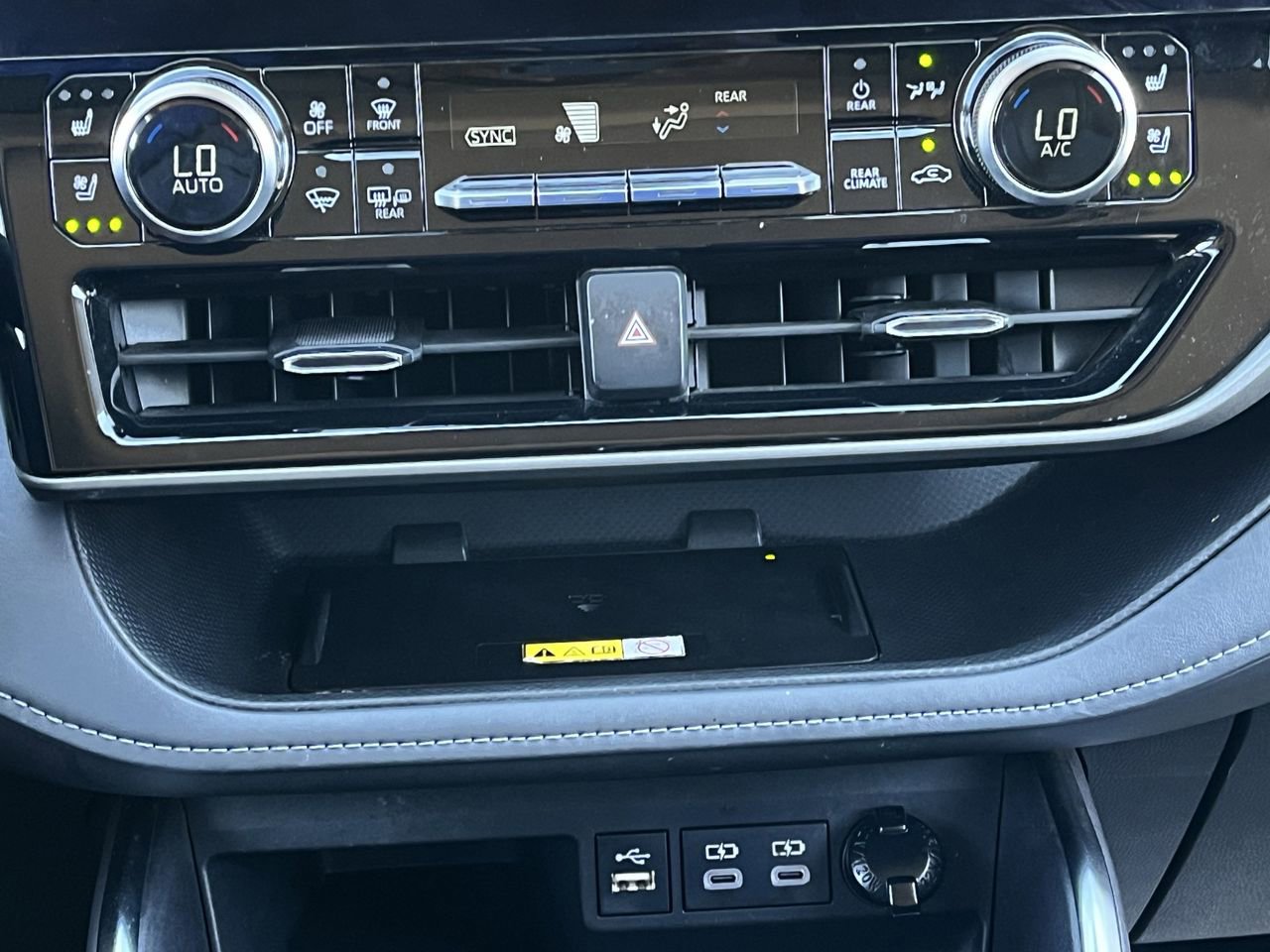 Used 2023 Toyota Highlander Limited FWD image 18