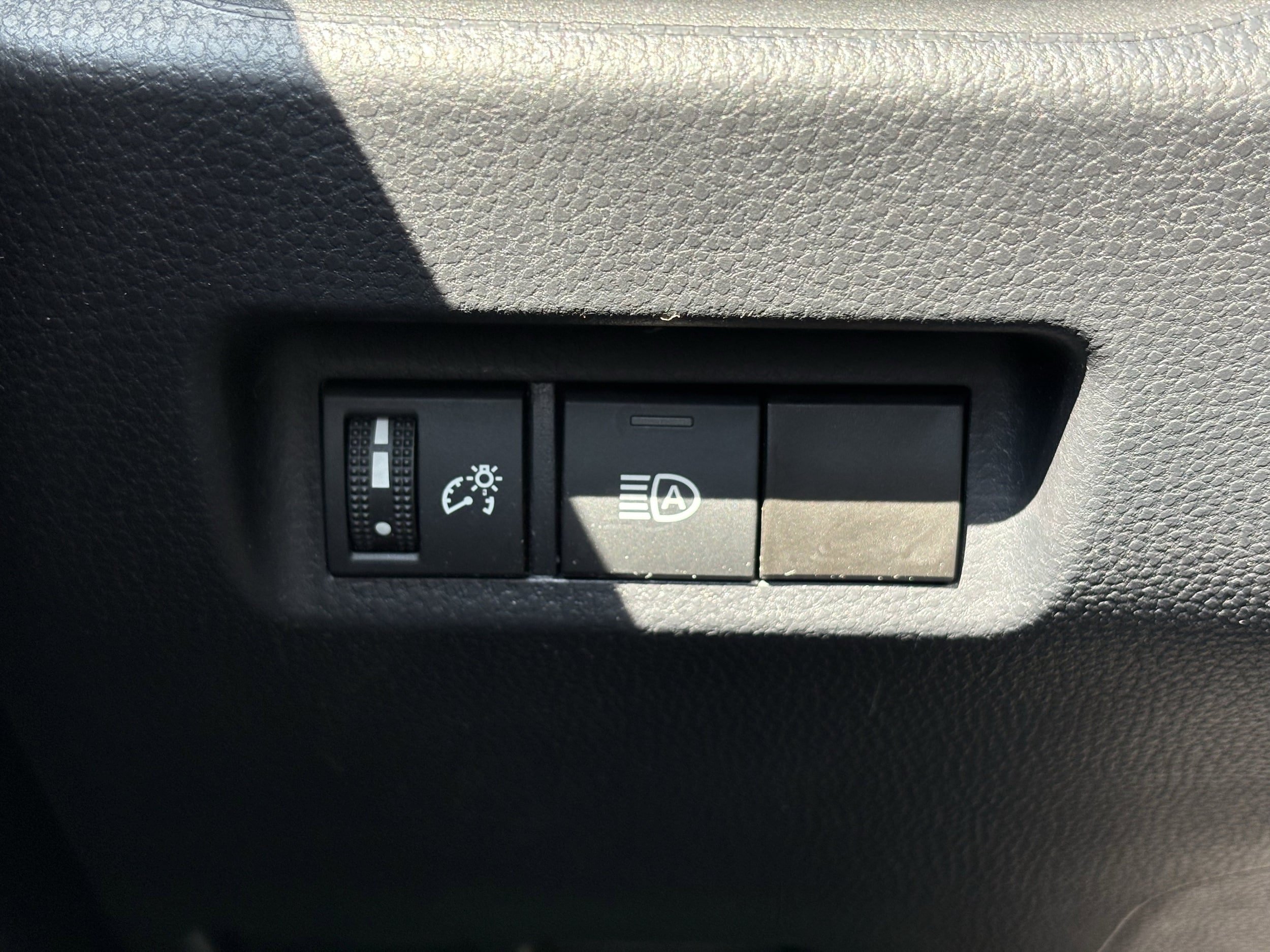 Used 2023 Toyota RAV4 LE FWD image 15