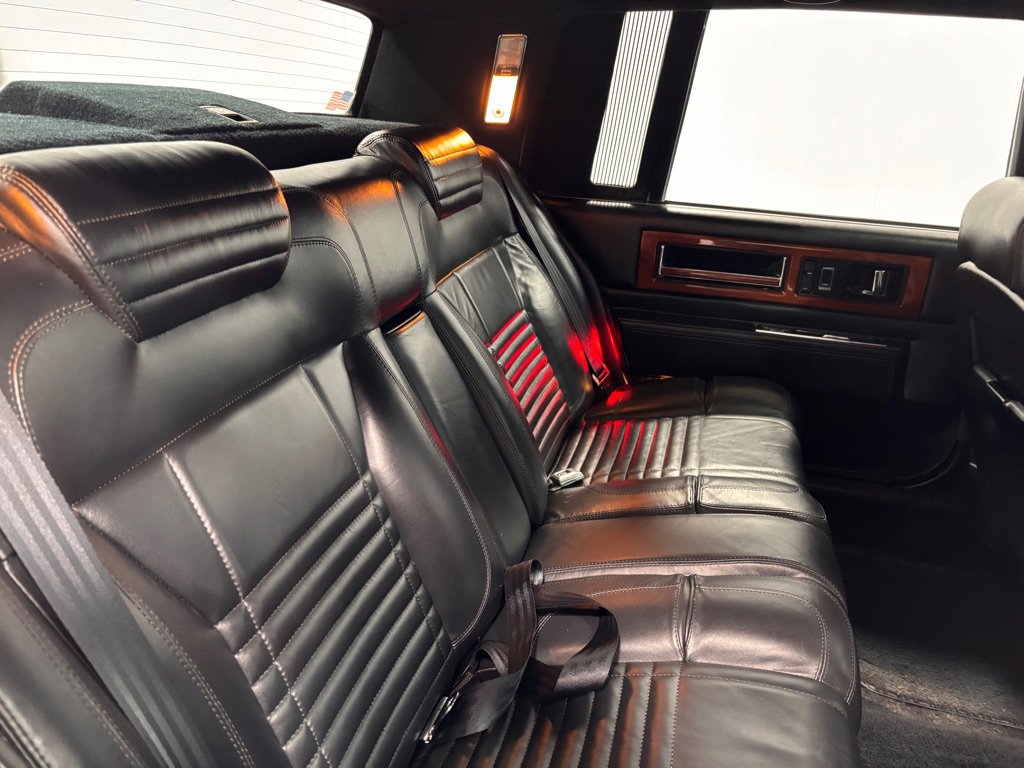 Used 1993 Cadillac Fleetwood Sedan FWD image 24