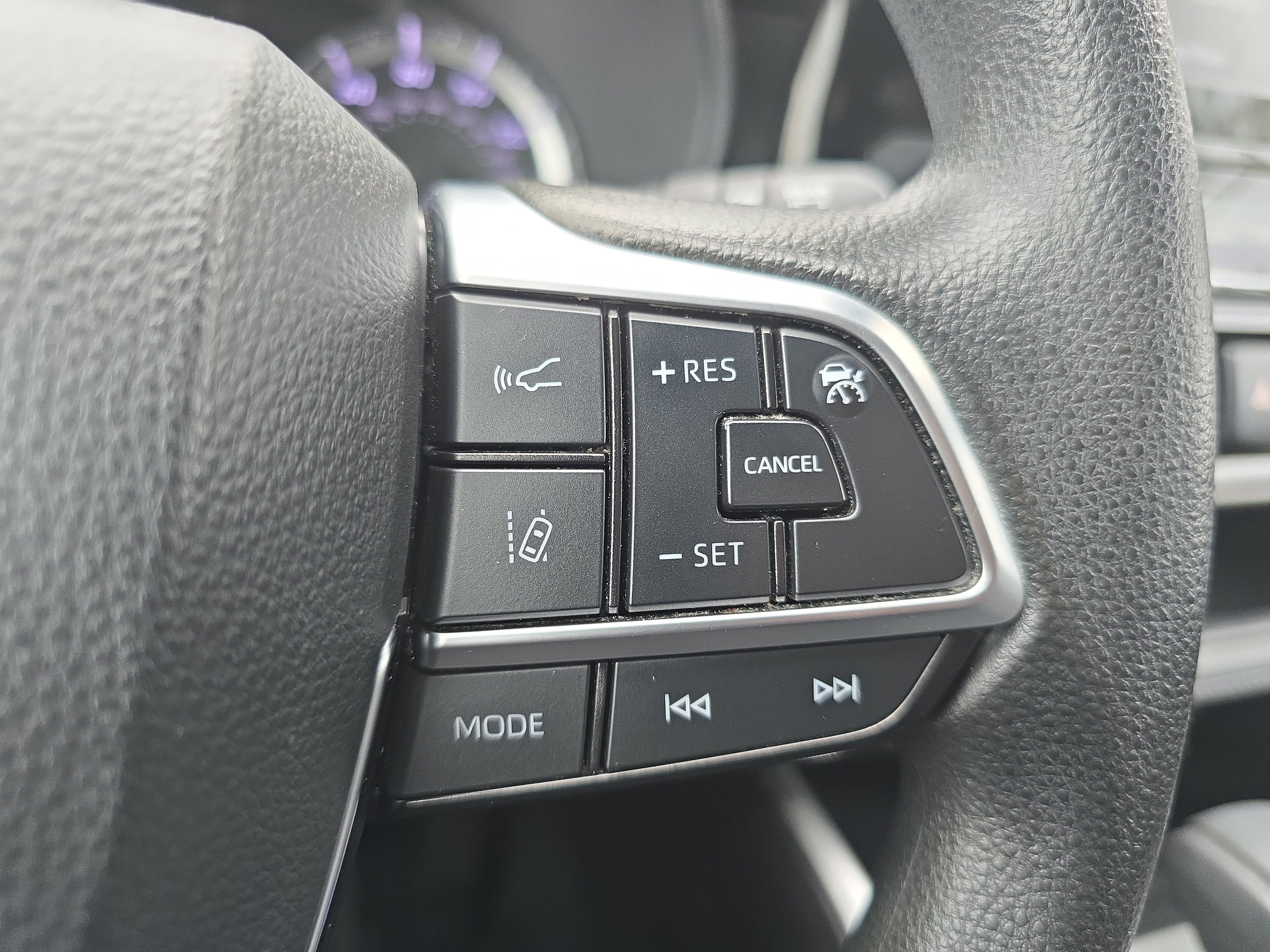 Used 2021 Toyota Highlander L image 17