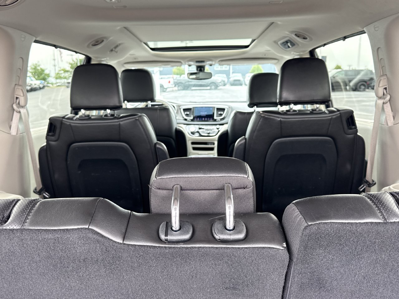 Used 2018 Chrysler Pacifica Limited FWD image 10