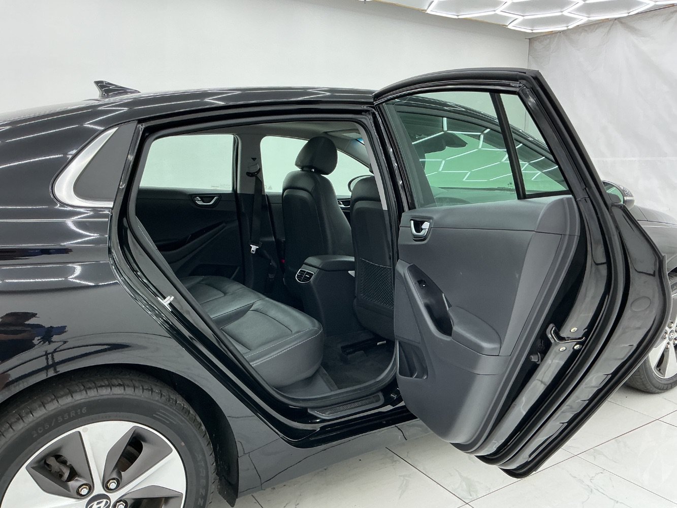 Used 2019 Hyundai Ioniq Limited FWD image 23
