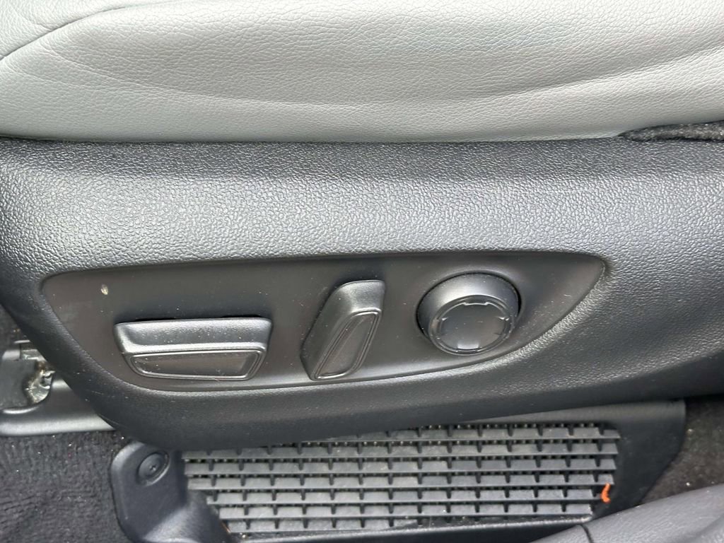 Used 2023 Toyota Sienna XLE image 14
