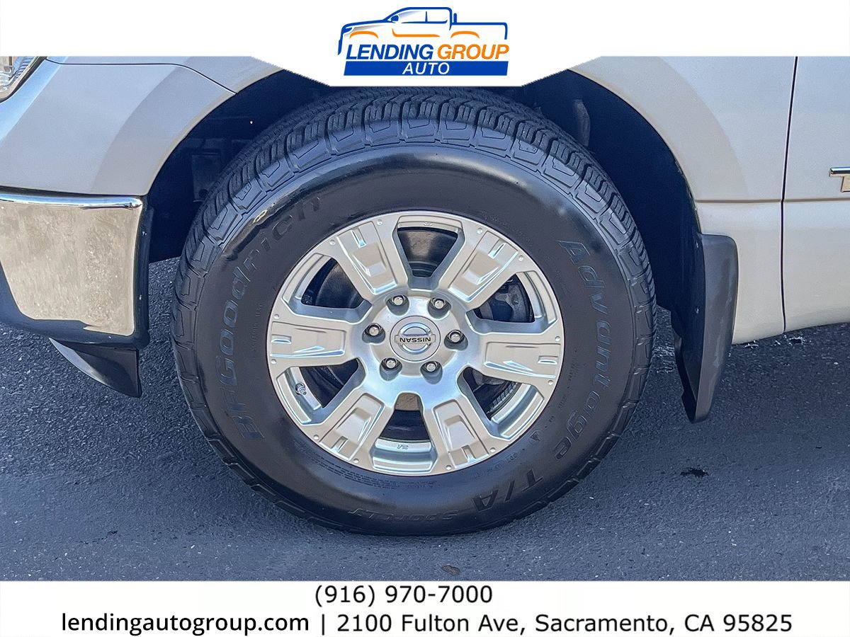 Used 2017 Nissan Titan SV image 9