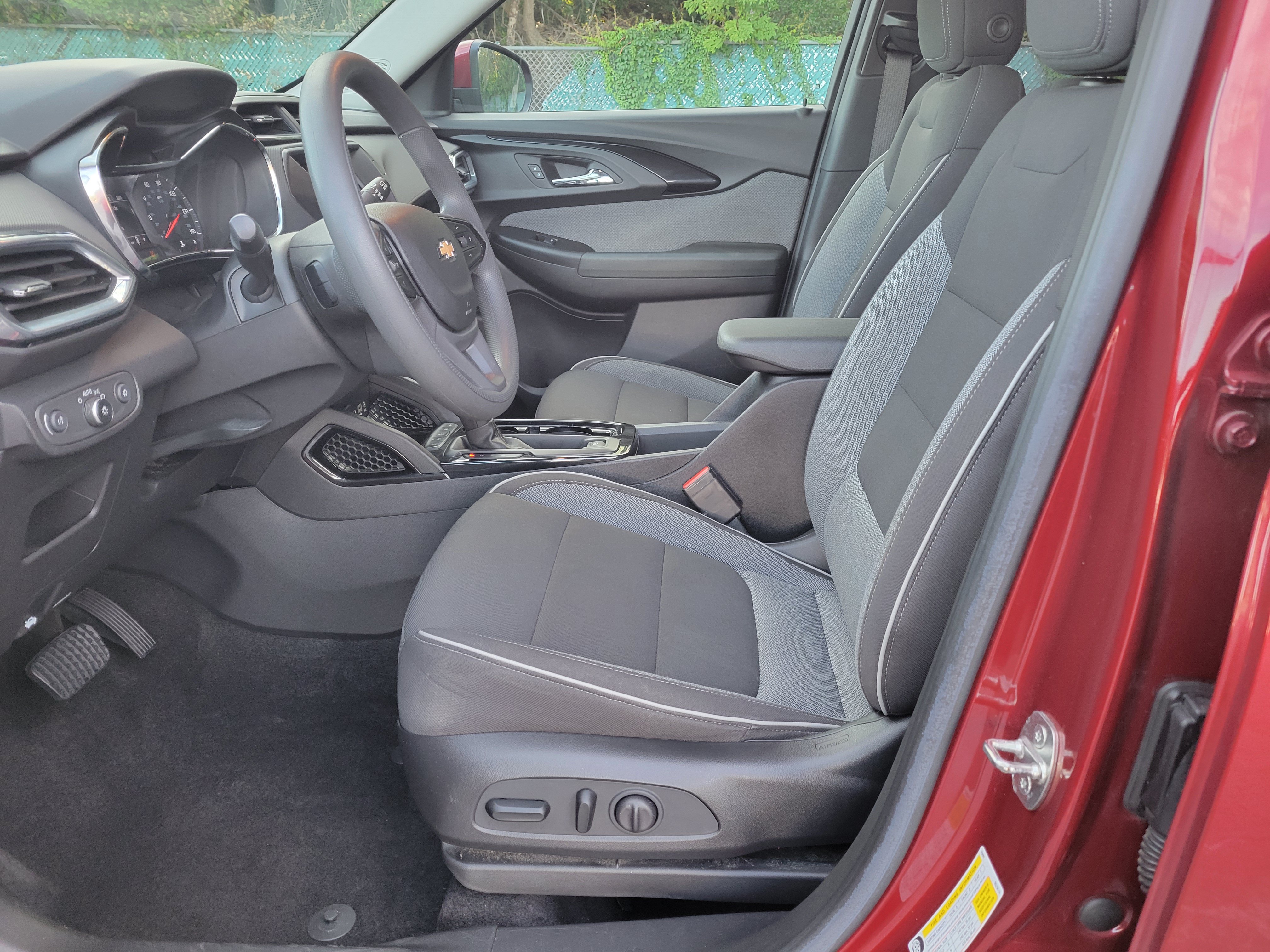 Certified 2022 Chevrolet TrailBlazer LT w/ Confidence II Package FWD image 30