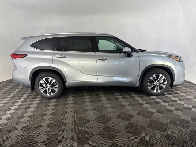 Used 2020 Toyota Highlander XLE w/ Protection Package #3 AWD/4WD image 5