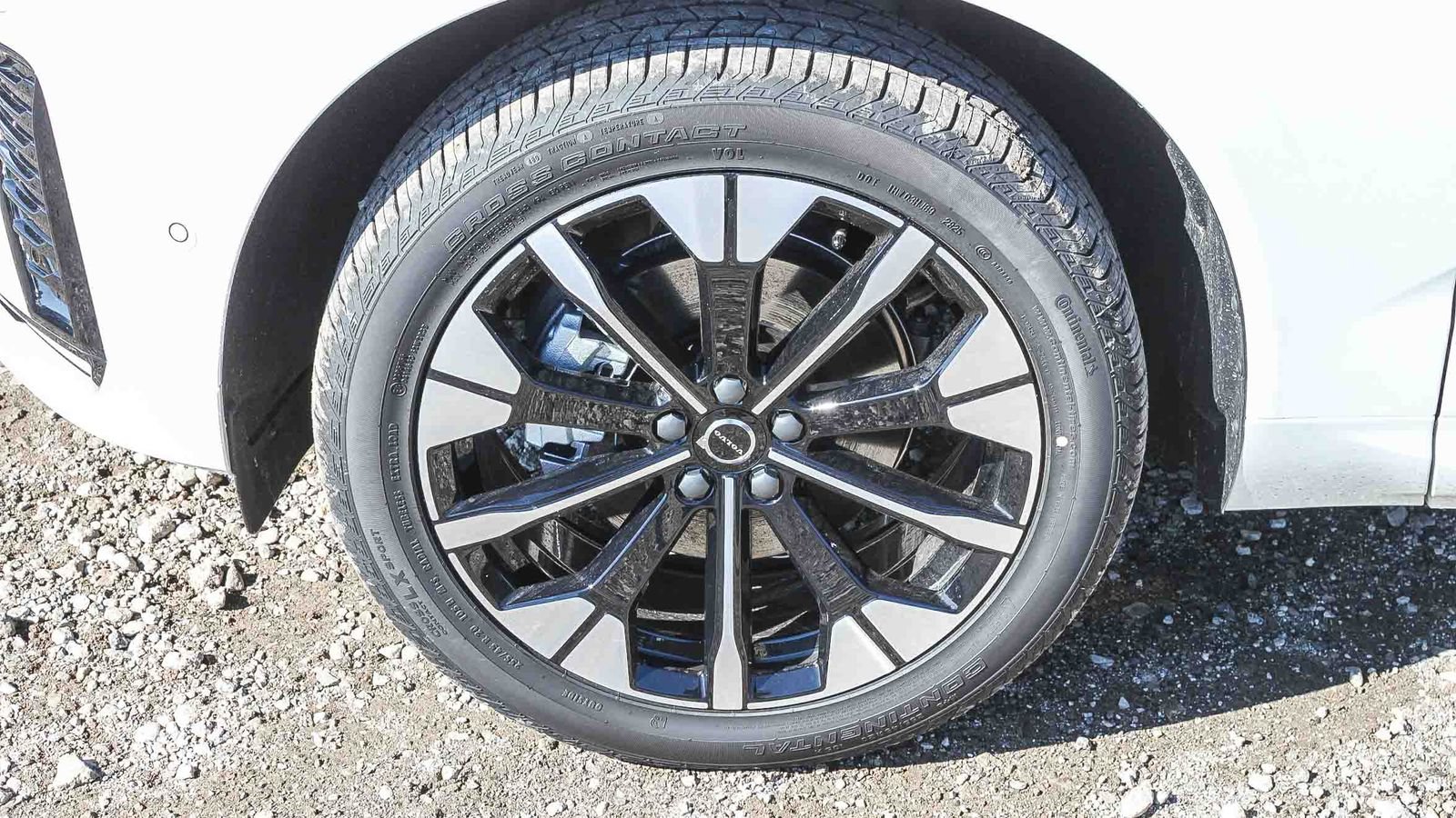 New 2026 Volvo XC60 B5 Plus w/ Protection Package Premier AWD/4WD image 10